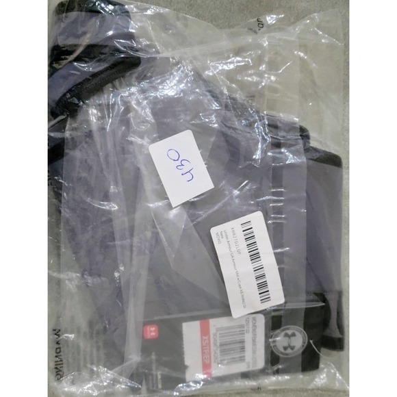 Under Armour Gray Black Sports Bra XS NWT - Picture 9 of 9